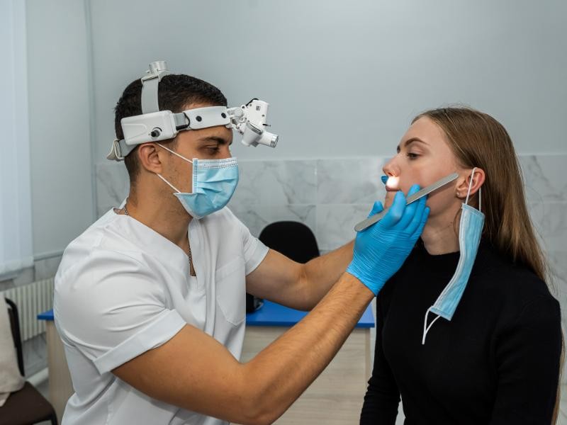 Quais são os Principais Sintomas que Indicam a Necessidade de um Otorrinolaringologista?